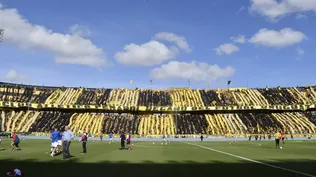 Hinchas de Peñarol en el Campeón del Siglo
