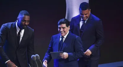 Diego Maradona junto a Ronaldo en la gala de The Best, en Londres.