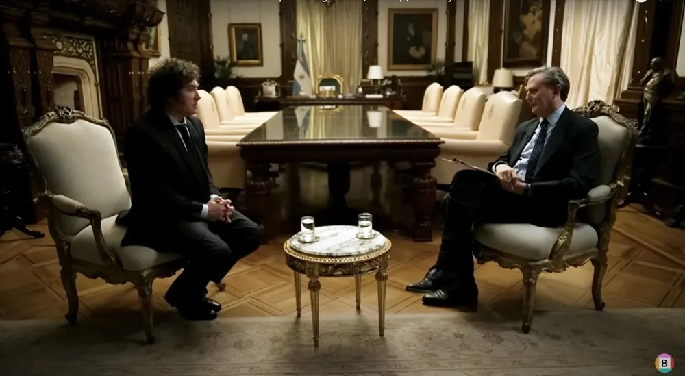 El presidente Javier Milei entrevistado por Bloomberg en la Casa Rosada