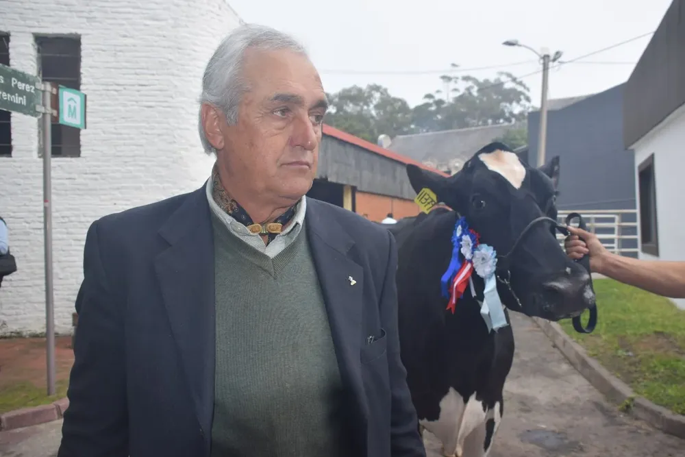 Juan Ignacio Mangado Cenoz, delante de la Gran Campeona de PI en la Mercoláctea 2023.