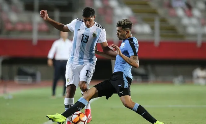 Uruguay perdió con Argentina y comprometió su chance de clasificar