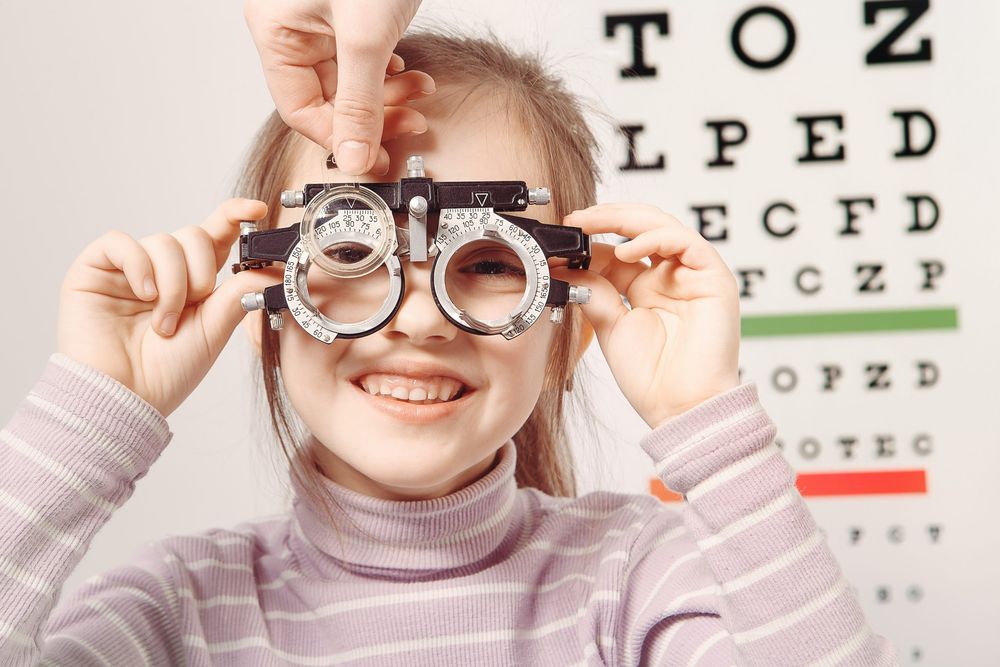 El Gobierno anuncia ayudas para la compra de anteojos y lentes de contacto para niños y adolescentes