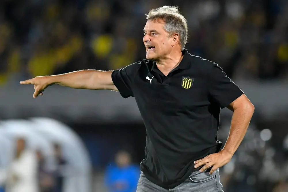 Aguirre no quedó conforme con el partido, sí con el resultado