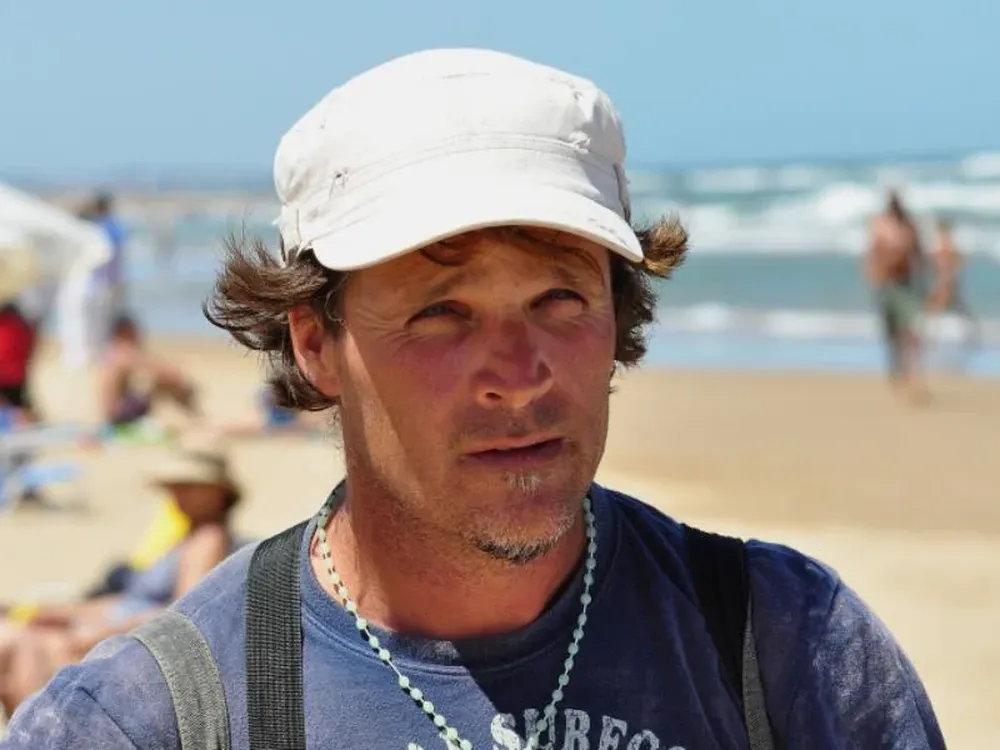 Carlos compró su casa con ingresos que le generó la venta de pulseras