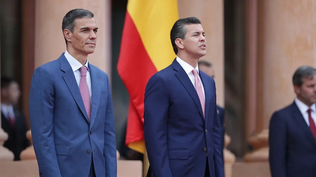 El presidente del Gobierno de España, Pedro Sánchez junto al presidente de Paraguay, Santiago Peña.