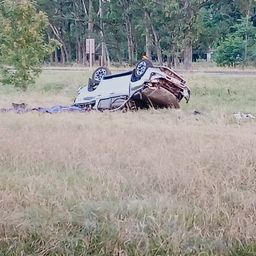 Accidente fatal con tres muertos y tres heridos: familia que volvía del Carnaval de Artigas volcó en la ruta
