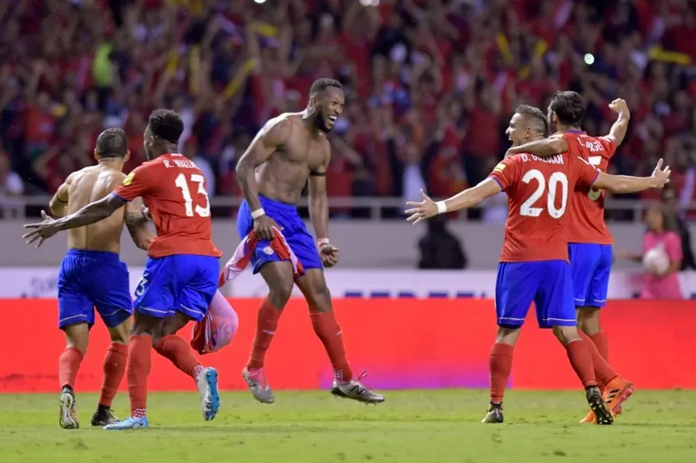 El festejo de Costa Rica tras el gol de Kendall Waston