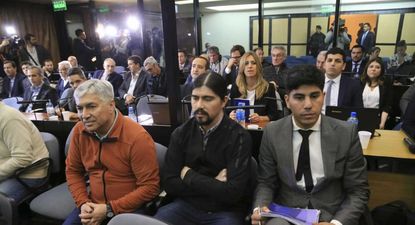 Cinco de los seis condenados en la causa de lavado “Ruta del dinero K” se presentaron este lunes en Comodoro Py&nbsp; para comenzar a cumplir sus penas.