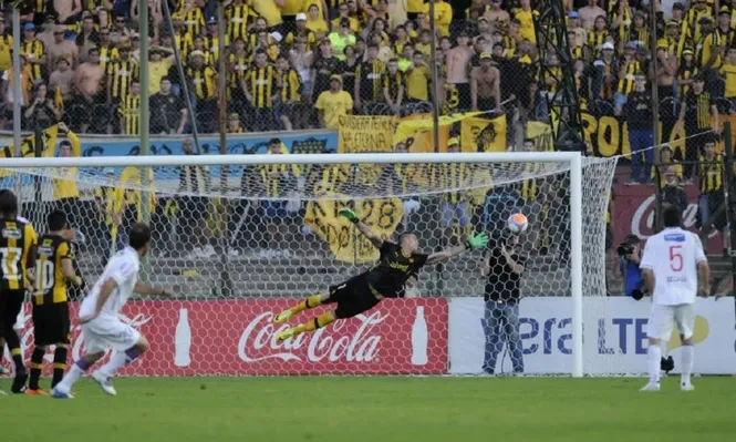 El gol de Recoba a Peñarol en el Apertura 2014