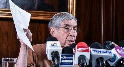 Óscar Arias vio cancelada su visa después de haber criticado al gobierno de Donald Trump.