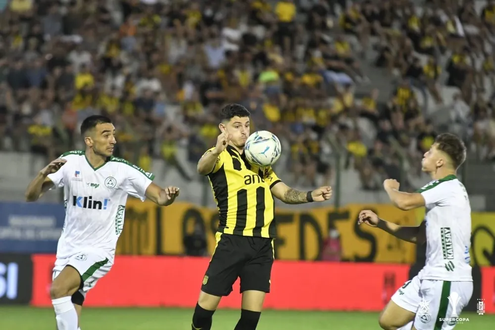 El Canario con la pelota