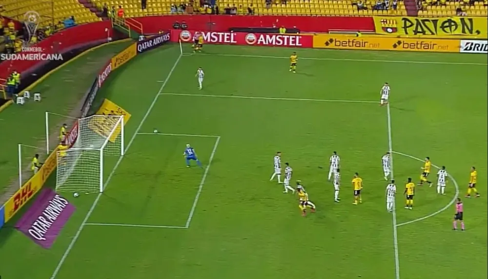 El gol olímpico de Kitu Díaz a Wanderers