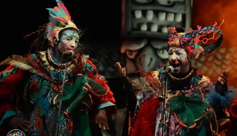 Integrantes de la murga Cayó la Cabra