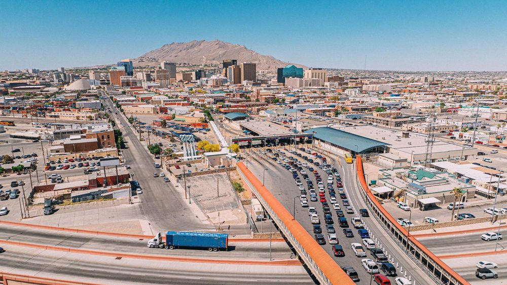 El Paso es vecina de Ciudad Juárez, en la frontera de EE.UU. y México.