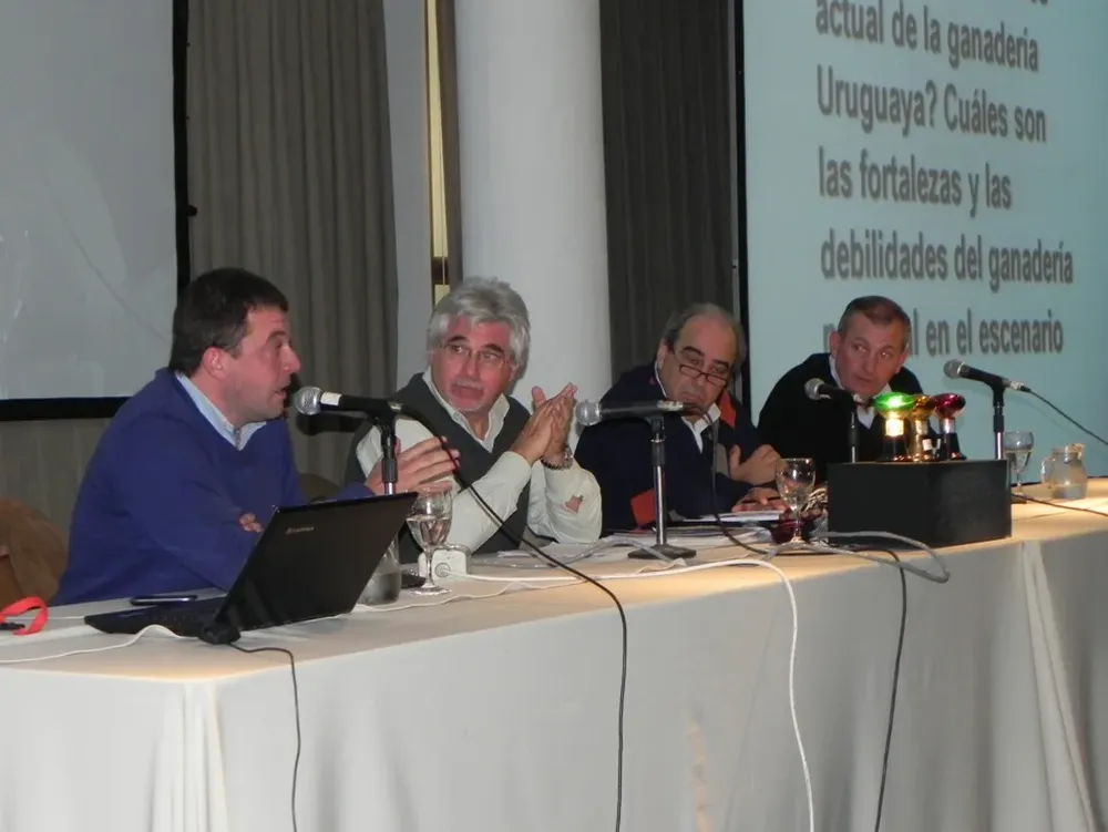 Olaverry, Aguerre, Fratti y Simeone en Paysandú