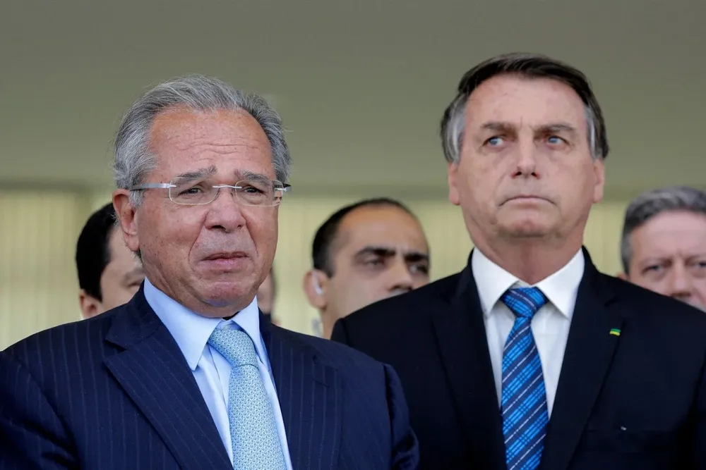 Paulo Guedes junto a Jair Bolsonaro