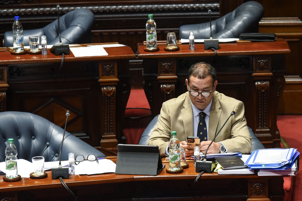 Senado realizará una sesión extraordinaria por cruce entre Da Silva y Viera