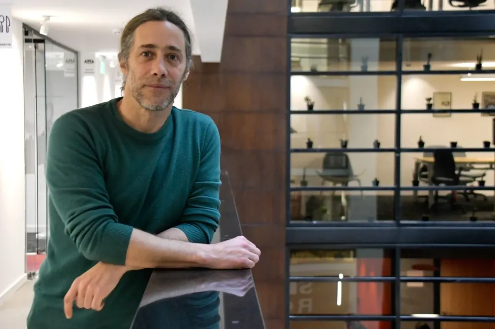 Nuevo estudio liderado por Santiago Cardozo demuestra que la brecha de desempeño se agranda en el correr de la escuela