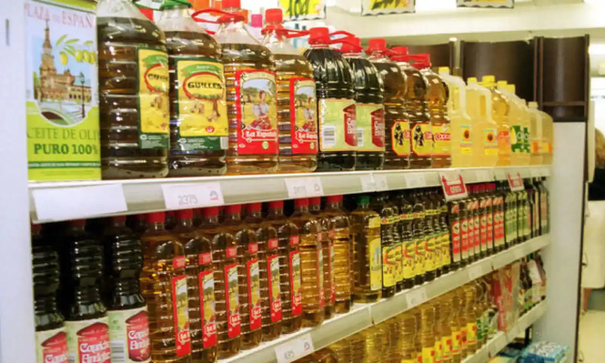 Denuncian que el precio del aceite de oliva bajó 4 euros en origen y solo 3 en los supermercados