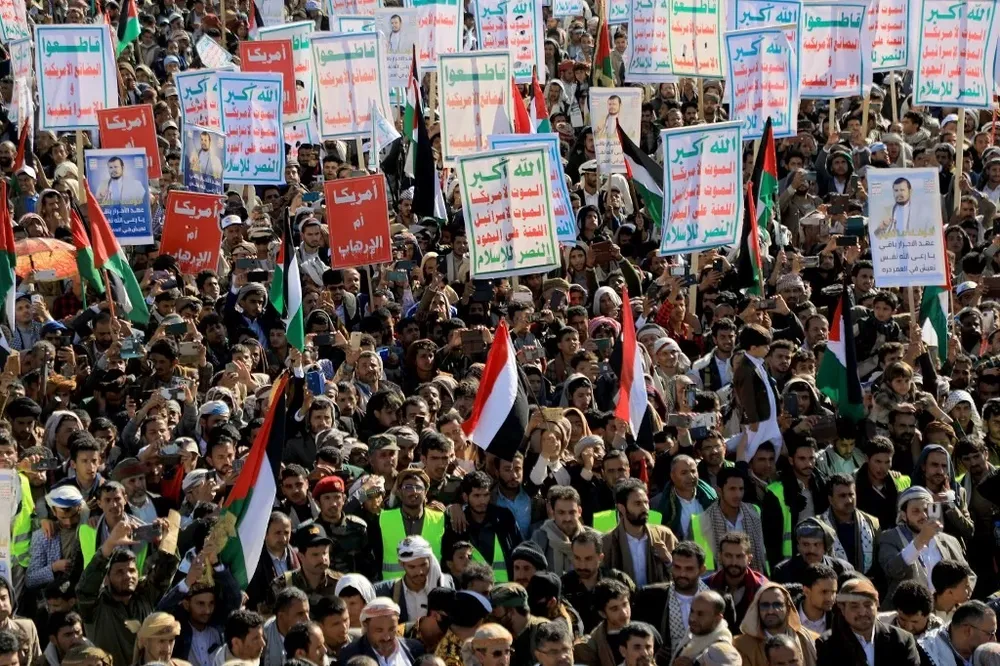 “Los ataques no quebrantarán el apoyo de los hutíes al pueblo palestino que resiste en Gaza y no quedarán sin respuesta e impunes, advirtió el portavoz militar de los hutíes.