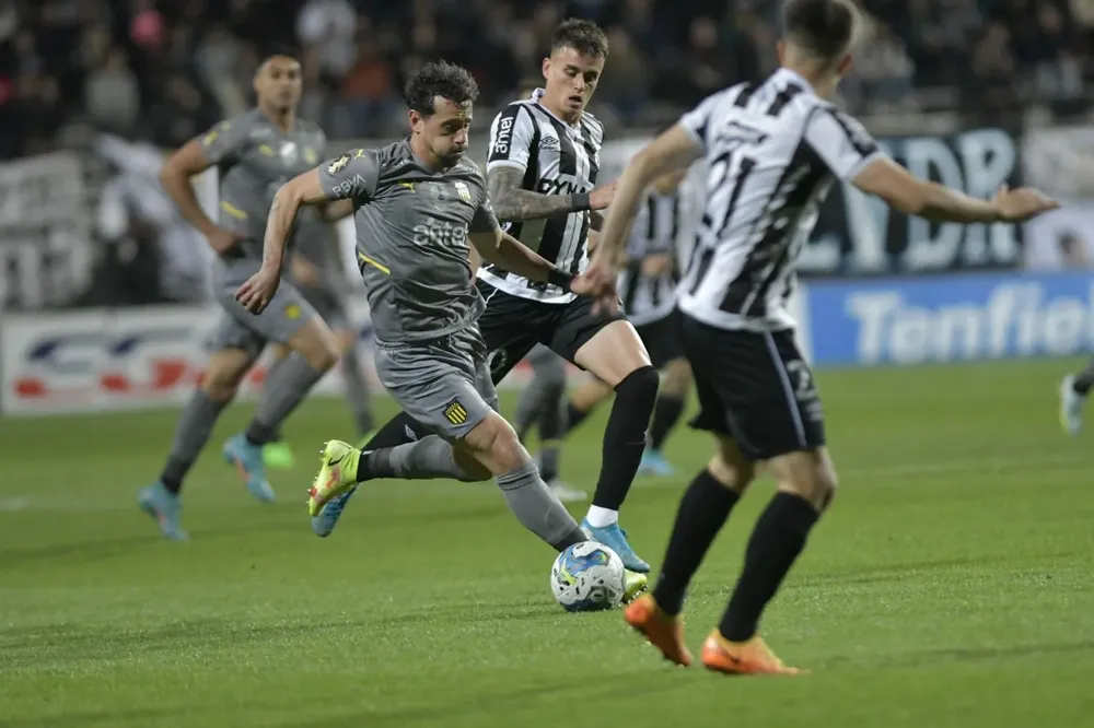 Matías Aguirregaray en el Viera ante Wanderers