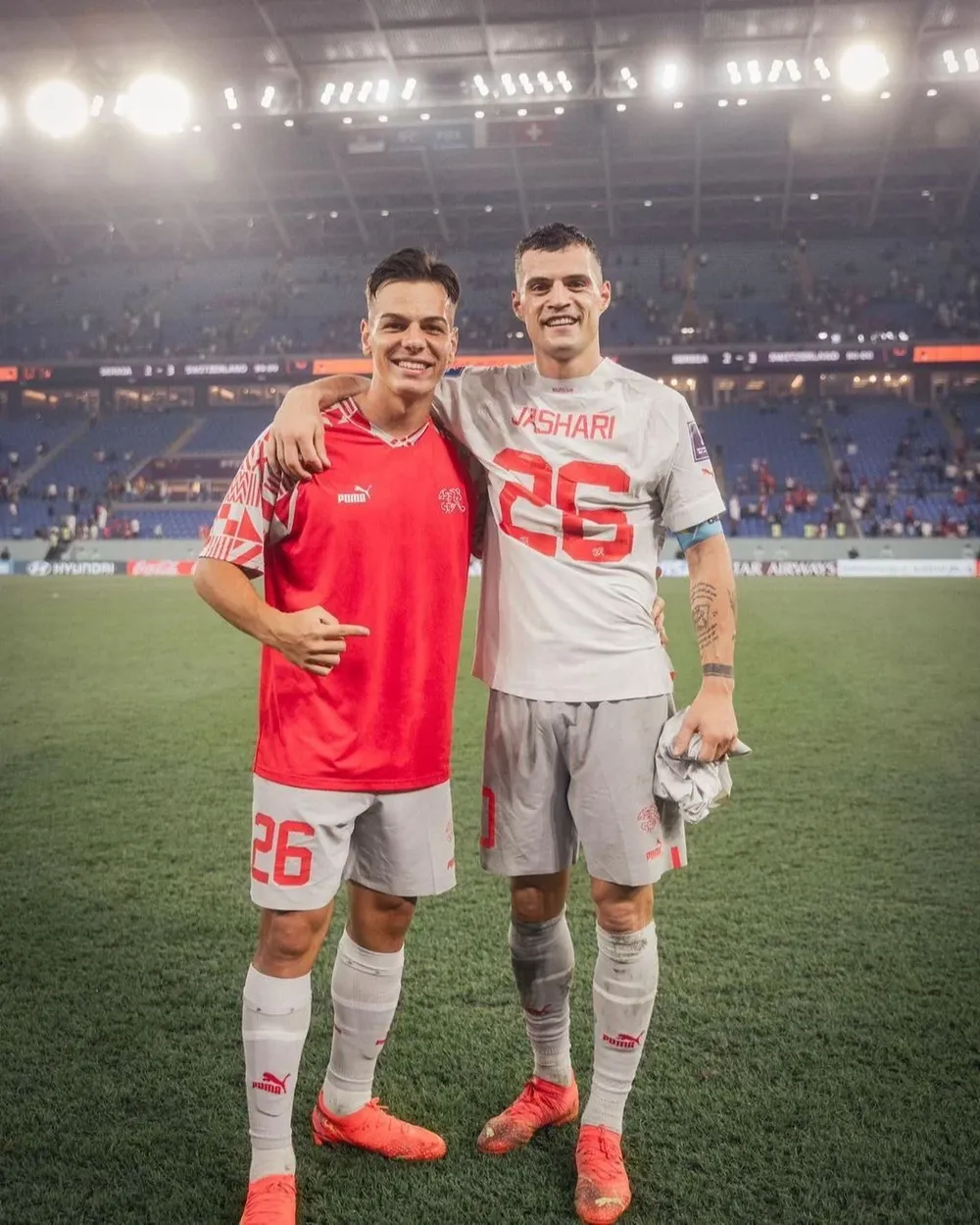 Xhaka mostró la camiseta que hace alusión a Kosovo