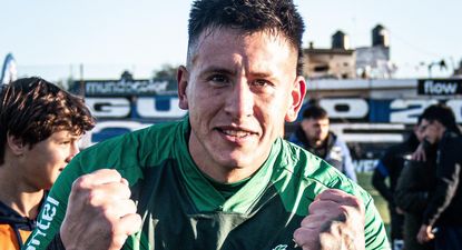 Sebastián Lentinelly celebrando el título del Torneo Apertura 2025 con Liverpool