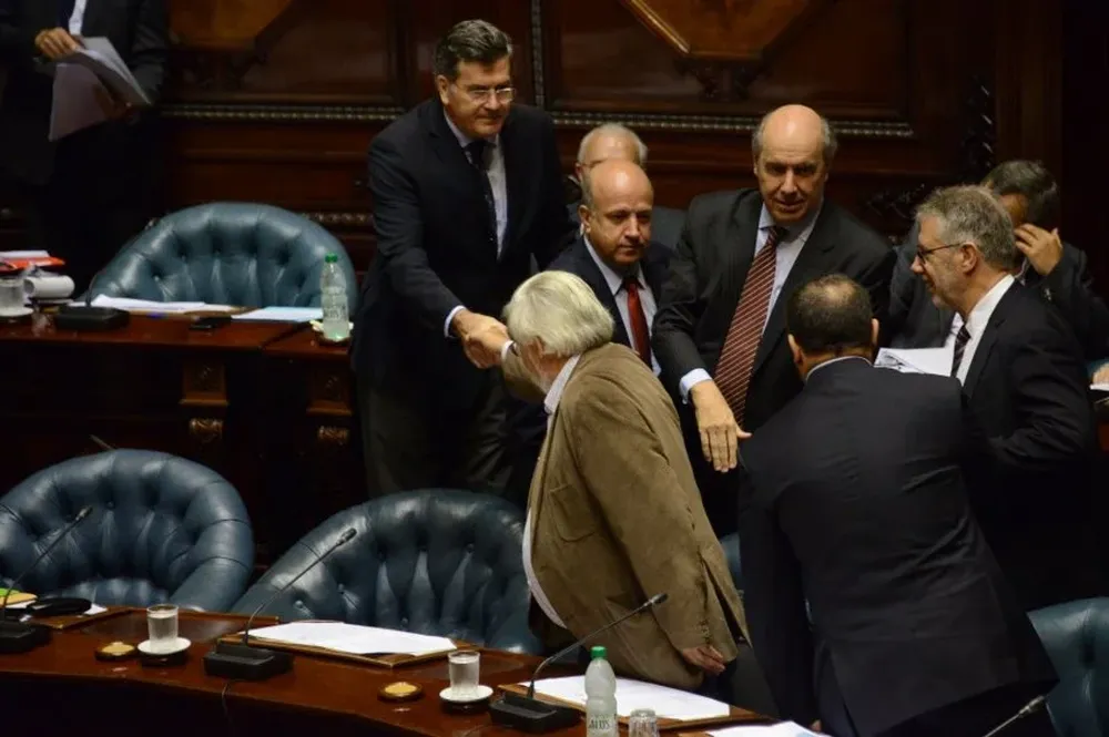 El ministro Bonomi fue interpelado por el senador Pedro Bordaberry el 18 de abril