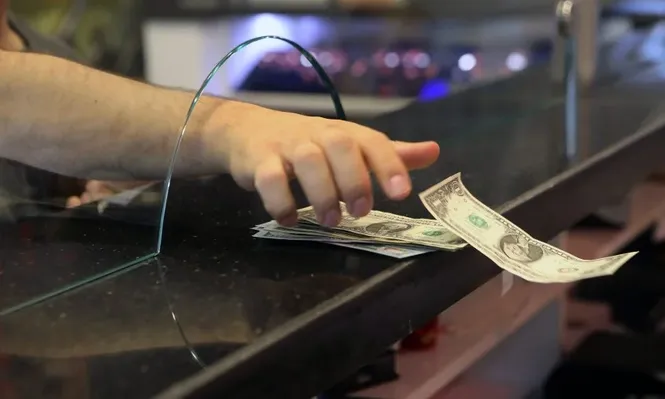 Dólar sostuvo racha alcista y superó los $ 32,8 en promedio