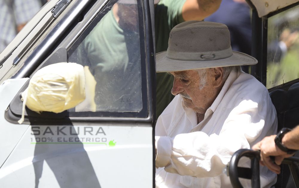 20250203 Former Uruguay President Jose Mujica leaves after planting an olive tree with Chiles President Gabriel Boric in Montevideo on February 3, 2025. Dante Fernandez / AFP