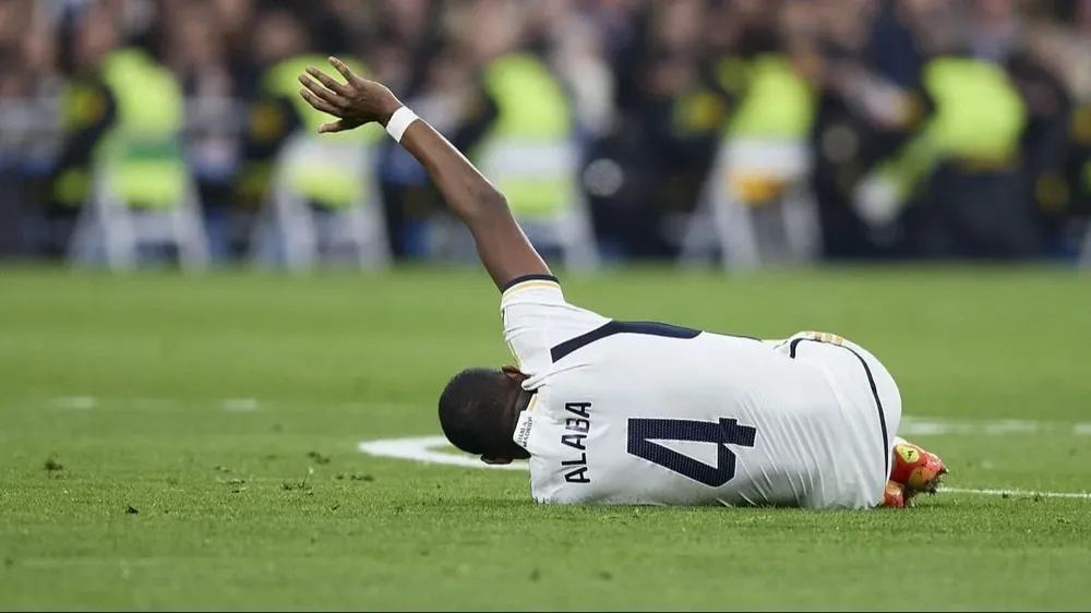 Alaba se volvió a lesionar en el Real Madrid y se perderá el duelo de Champions contra el City.
