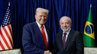 Donald Trump junto a Luiz Inácio Lula da Silva en Malasia.  Donald Trump junto a Luiz Inácio Lula da Silva en Malasia.