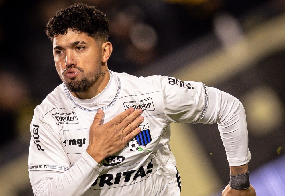 Federico Martínez celebra el 1-1 de Liverpool