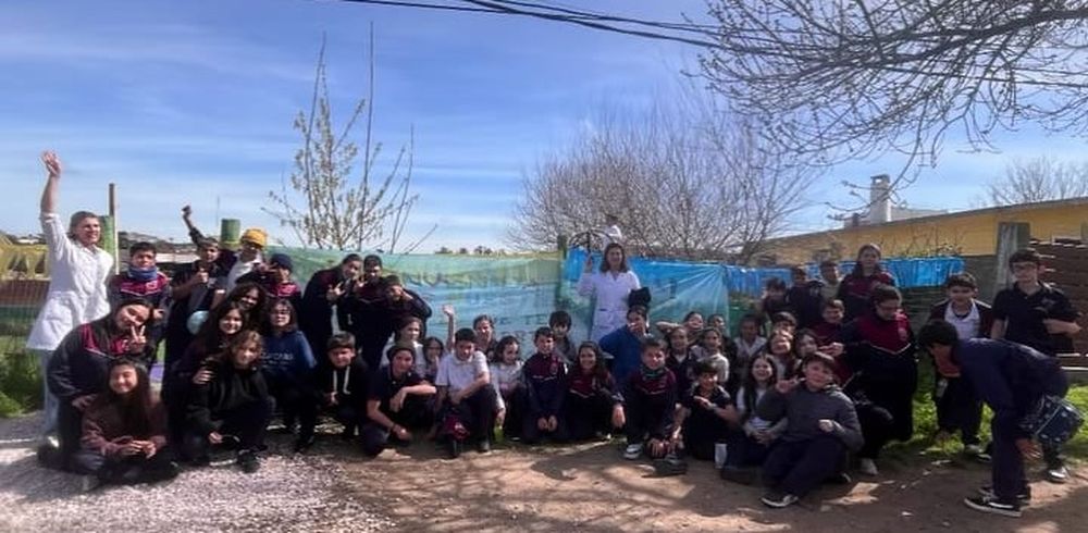 El recibimiento a Ana Laura Fontes en su colegio después del Mundial de MTB en Suiza
