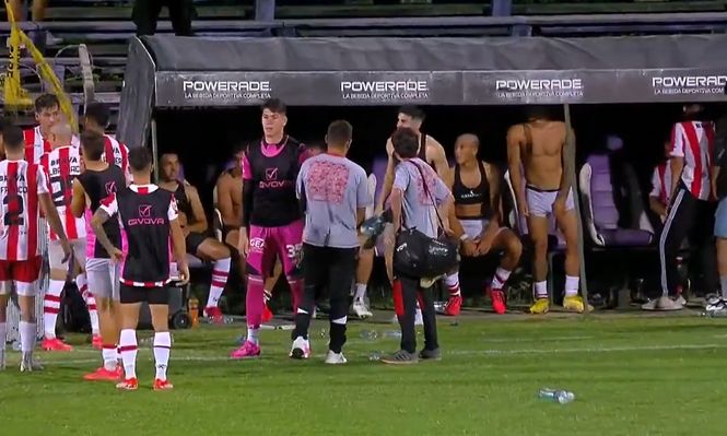 Los jugadores de Instituto de Córdoba tras el incidente de las camisetas&nbsp;