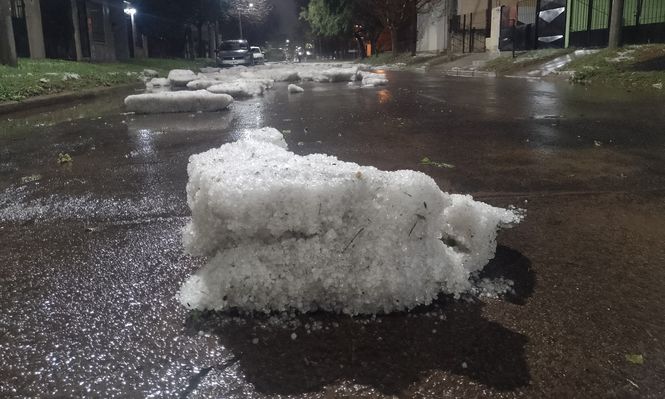 Tornados y granizo de medio metro: fenómenos meteorológicos extremos en Argentina avanzan hacia Brasil, advierte Metsul