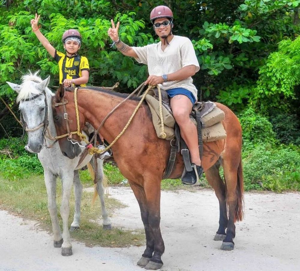 Matías Arezo está de vacaciones junto a su familia Matías Arezo está de vacaciones junto a su familia
