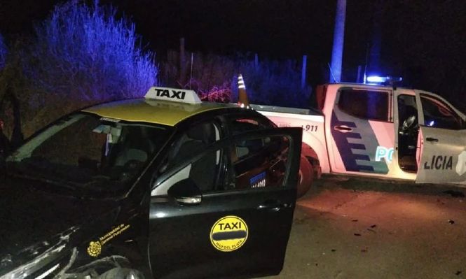 El taxi chocó contra el móvil policial