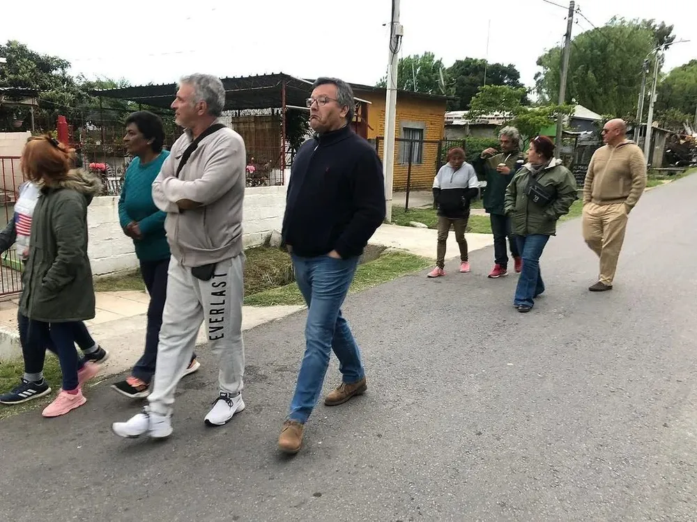 Santiago González de recorrida en el barrio Santa Eugenia
