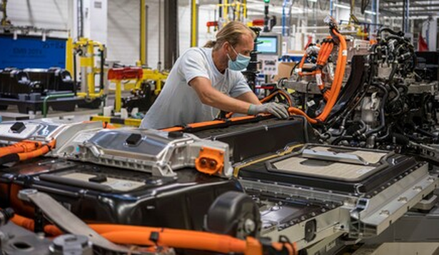 Fabricación de autos eléctricos.