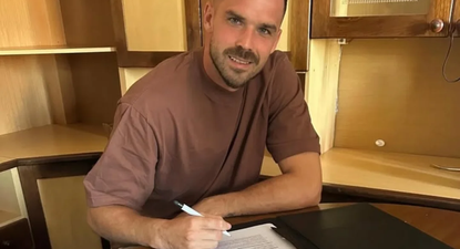 Mauricio Aquino al firmar con La Luz