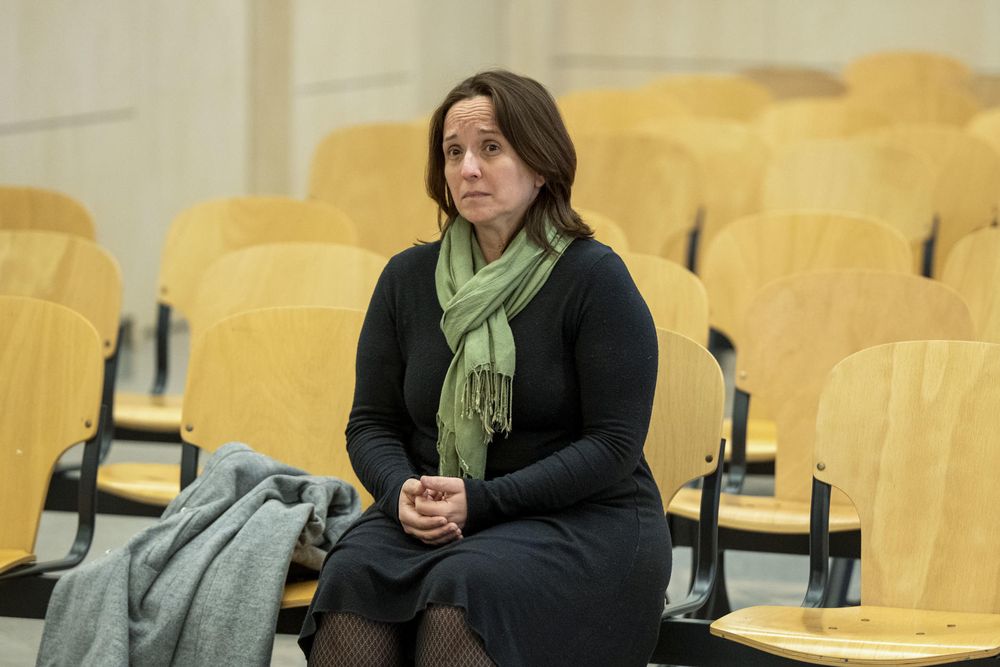 La exjefa de ETA Ainhoa García Montero, conocida como Laia, ante el tribunal. EFE