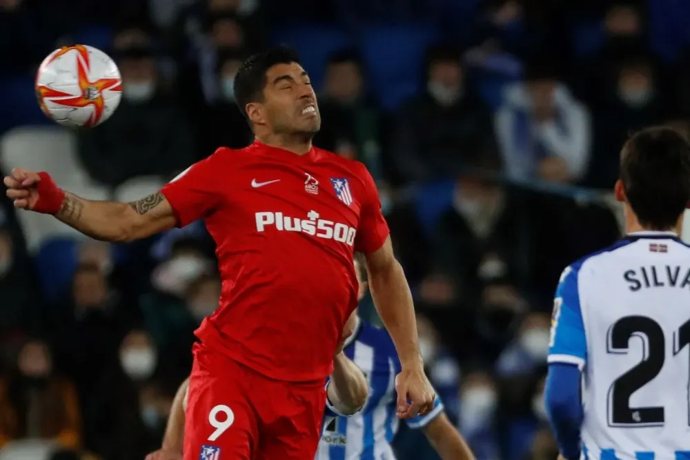 Luis Suárez entró a bajar pelotazos