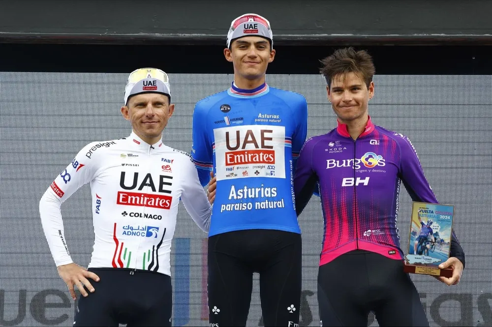 Eric Fagúndez terminó tercero en la Vuelta de Asturias en España y se subió al podio