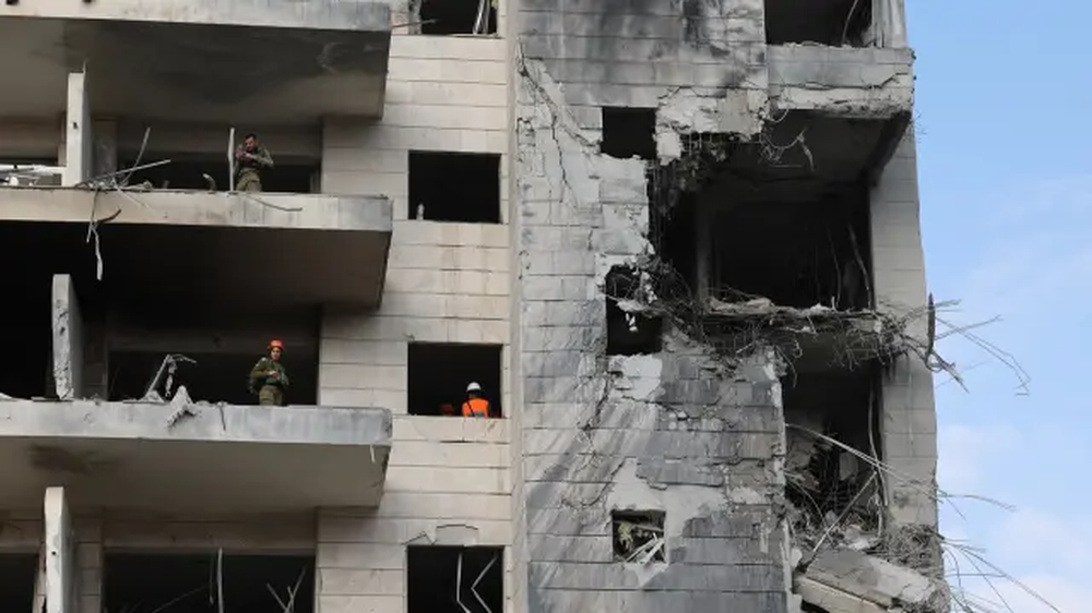 Un edficiio destruido en Tel Aviv por misiles iraníes.