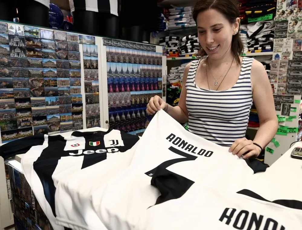 La camiseta de Ronaldo en la tienda de Juventus