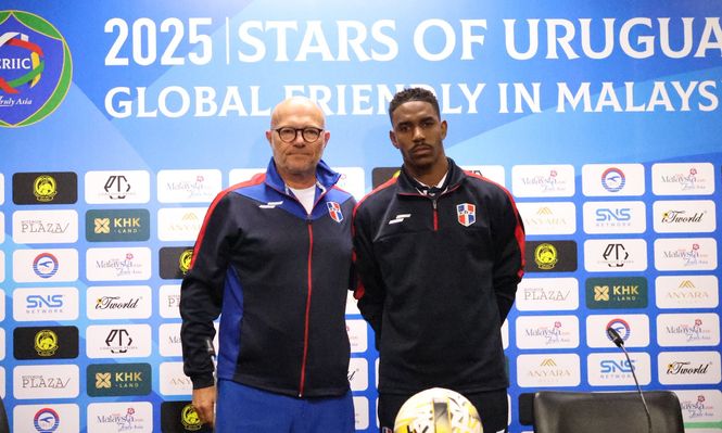 Marcelo Neveleff, DT de la Selección Dominicana, y Junior Firpo&nbsp;