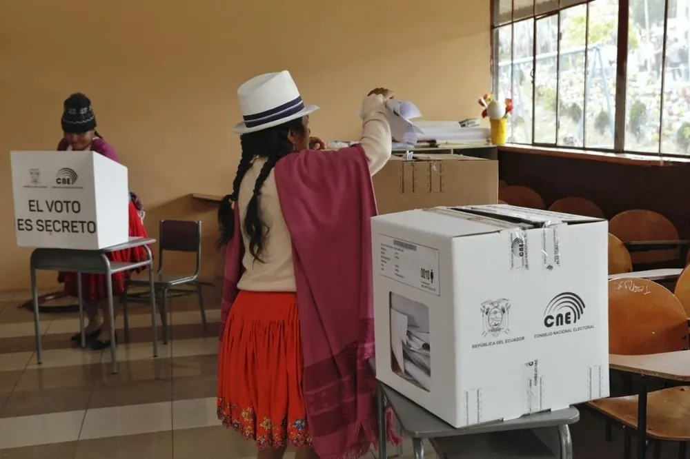 Transcurridas seis horas desde la apertura de los centros de votación la jornada se desarrolla con normalidad.
