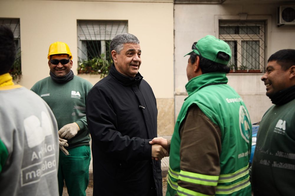 Jorge Macri supervisando el operativo de plan de poda en la Ciudad de Buenos Aires.