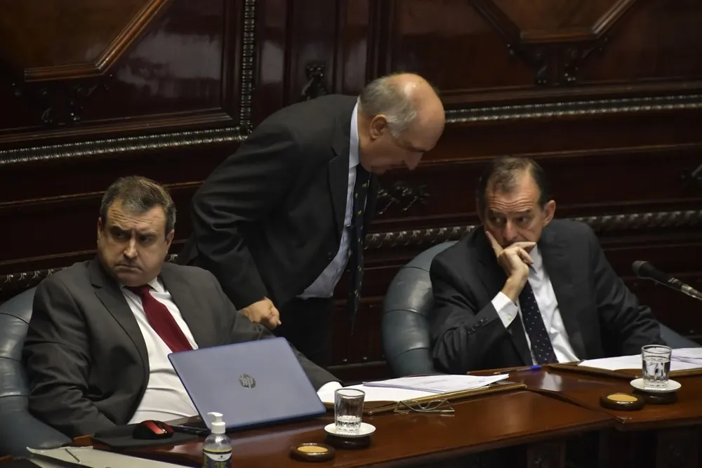 Cabildo Abierto insiste en su planteo por beneficiar a los deudores.